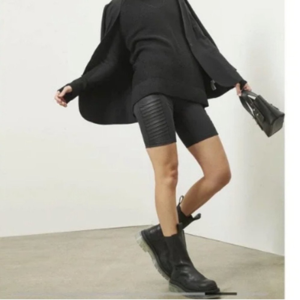Athleta Delancey Gleam Moto Shorts in Black Sz M - Picture 4 of 8